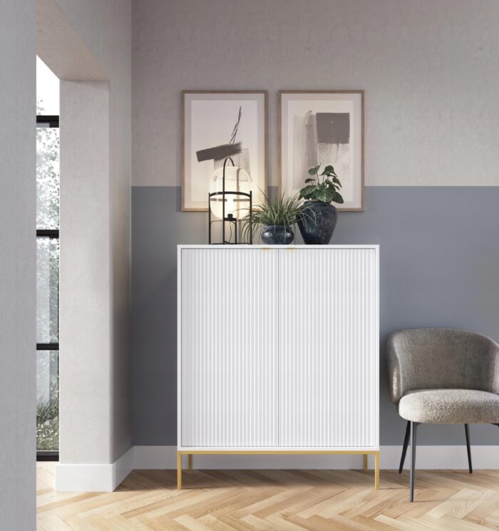 Komoda BELLAZA 104 cm biały z drzwiczkami, złote uchwyty i metalowe nogi