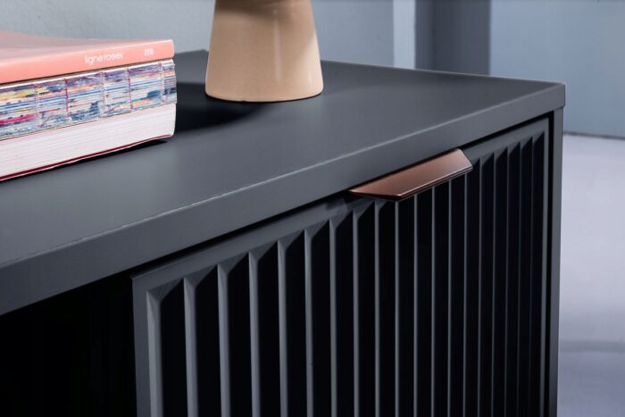 Ława LINK 90 cm granat indygo stolik kawowy ryflowany front uchwyt miedź półka