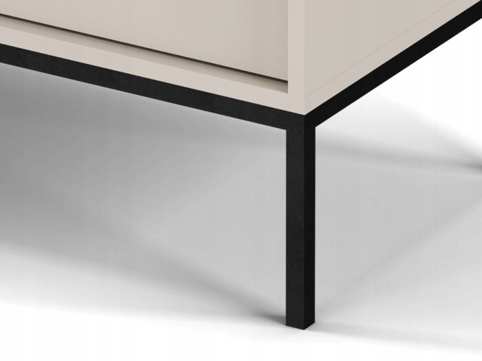 Komoda MONO 153 cm beżowa z czarnymi nóżkami
